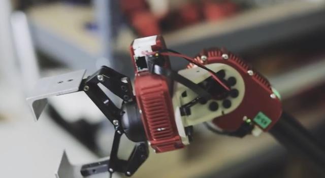 CMU卡内基梅隆大学的生物机器人实验室的可穿戴机械手臂